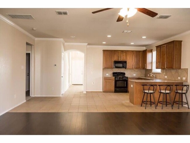Building Photo - 4 bed 2.5 bath in Brookstone Community!!