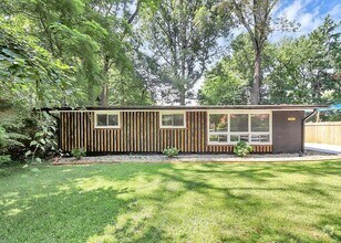 Building Photo - Beautifully Renovated 3BD/1BA Ranch in Sen...