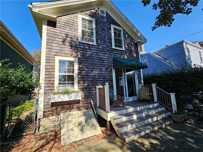 Building Photo - 10 Cherry St