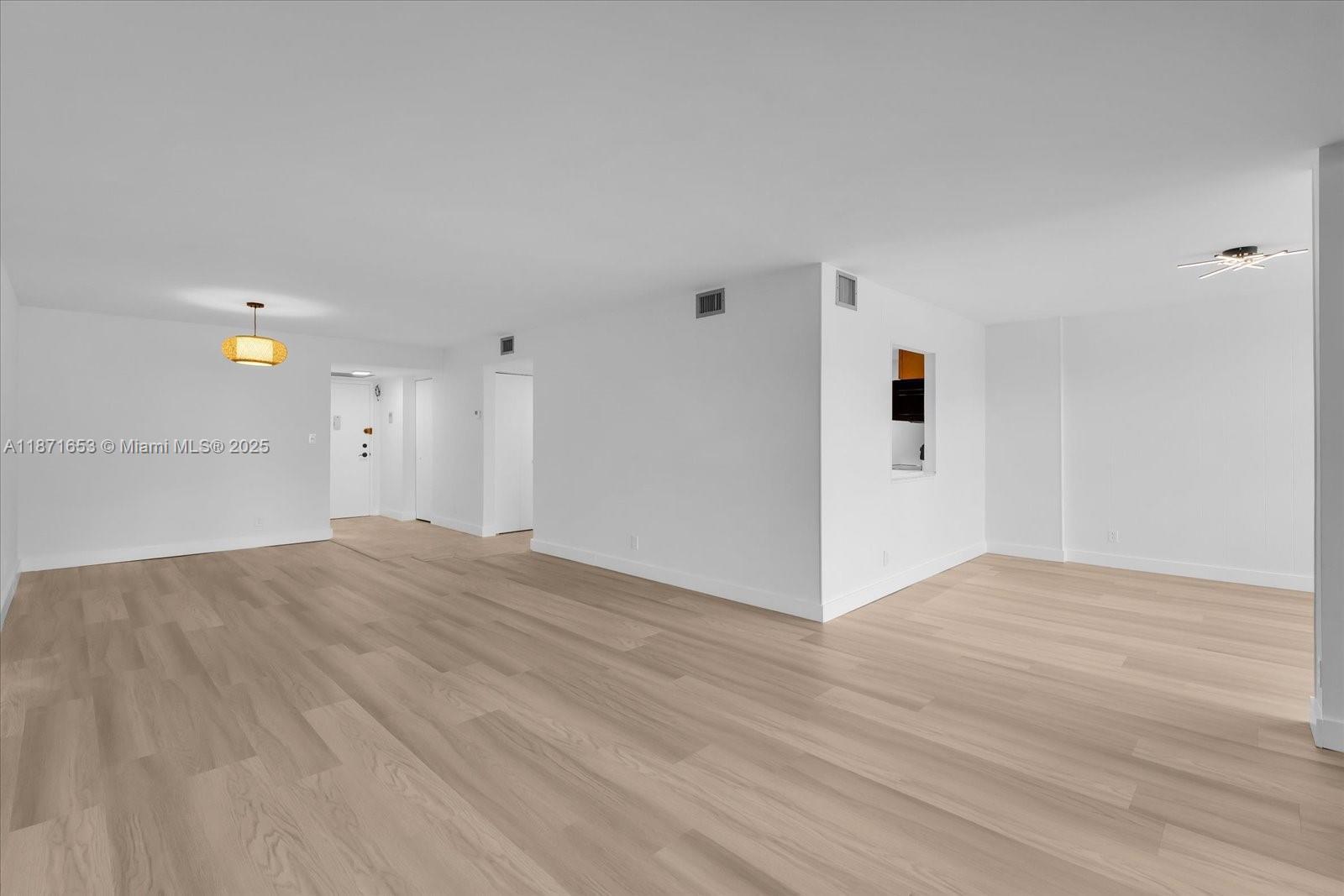 Building Photo - 1000 Parkview Dr