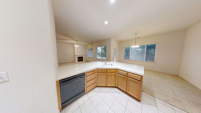 Building Photo - 1823 N Holly Ave