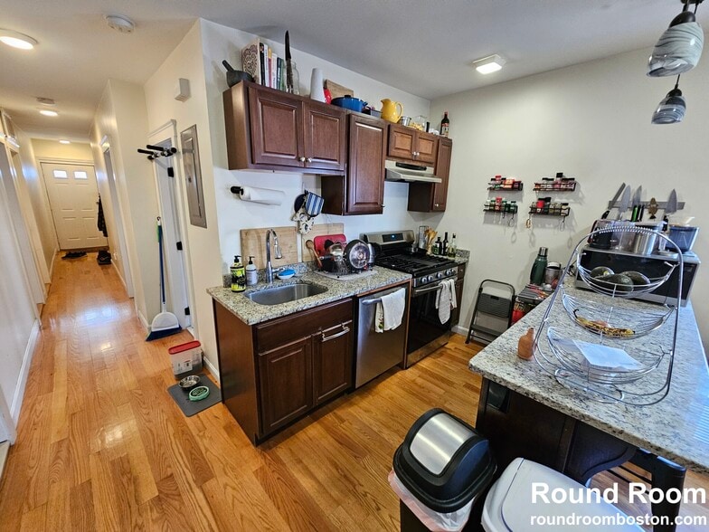 Building Photo - 23 Weitz St