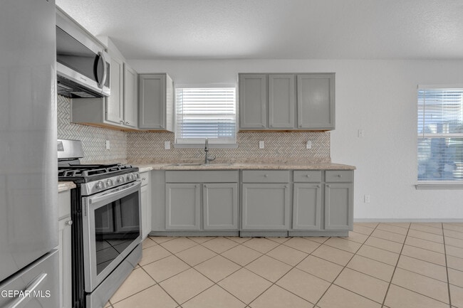 Building Photo - 12077 Castle Keep Cir