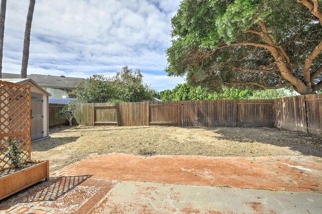 Building Photo - 7395 Freeman Pl