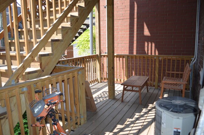 Building Photo - 1002 N Wolcott Ave