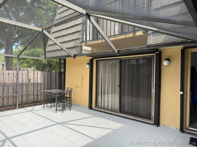 Building Photo - 1801 18th Way