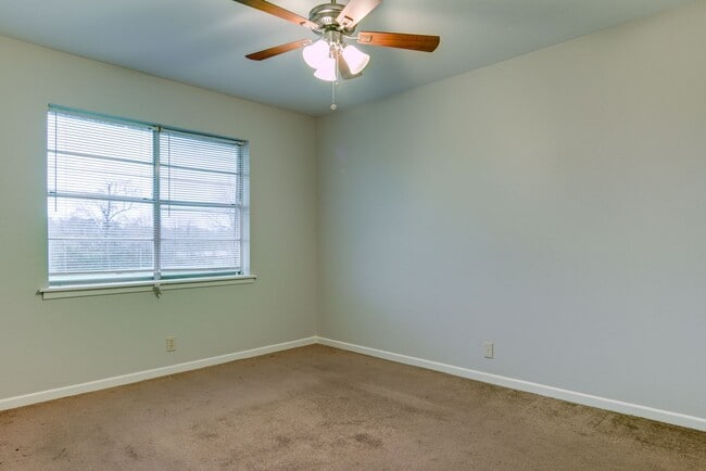 Building Photo - 2401 Brookridge Dr