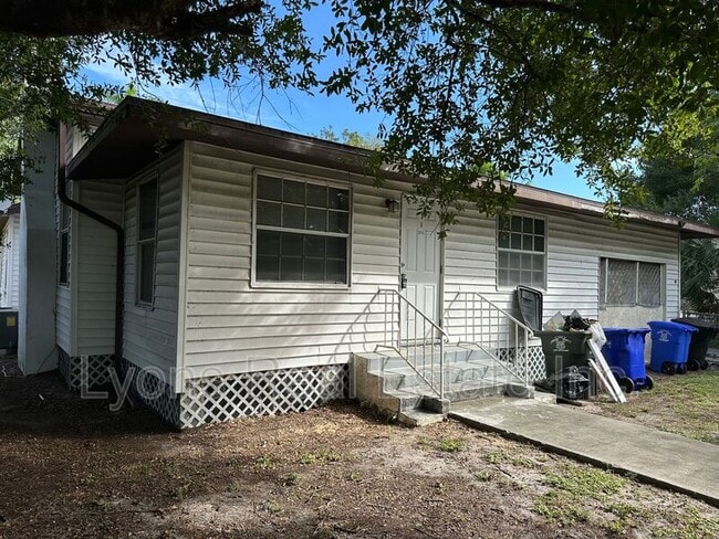 Primary Photo - 2115 Crawford St