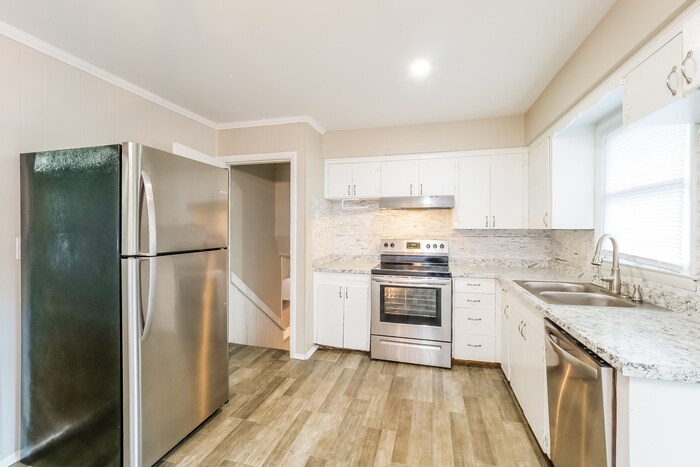 Building Photo - 13624 Spring St