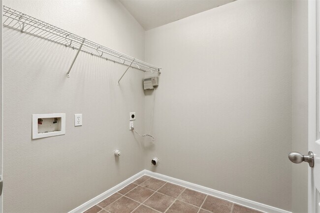 Building Photo - 6006 Wilcox Point Dr