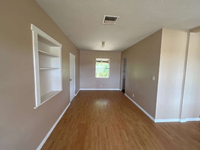 Building Photo - 2-Bedroom and 1.5-Bathroom with a Bonus Rooom