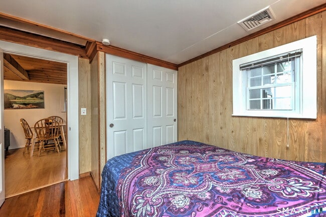 Building Photo - 10 Old Pinewood Trail