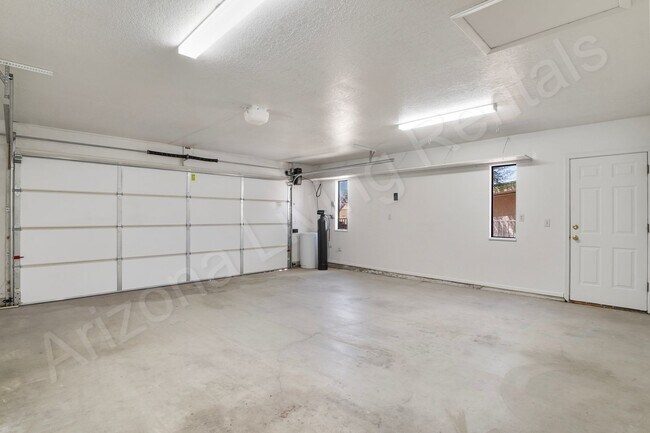 Building Photo - VIEWS ON THE GREEN WITH LARGE LOFT