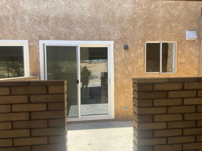 Building Photo - MOVE IN SPECIAL FIRST MONTH 1/2 OFF 2BD/1.5BA Two-Story Condo – Bullhead City | $1,150/Month