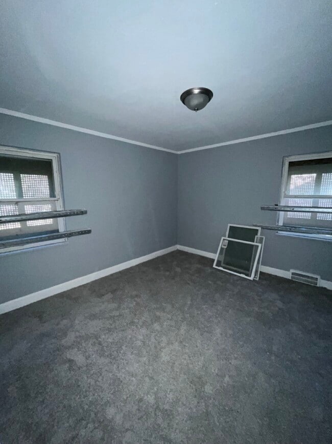 Building Photo - 10141 Roxbury St