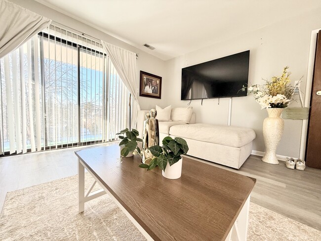 Building Photo - 10405 Mansfield Ave