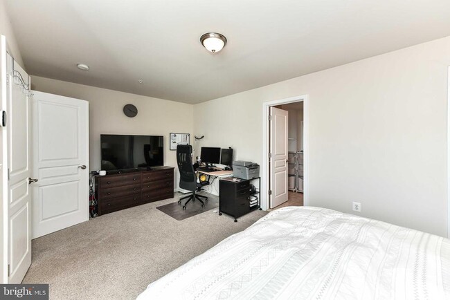 Building Photo - 3125 Blue Barn Way
