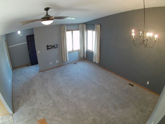 Building Photo - Fantastic 4 bedroom House