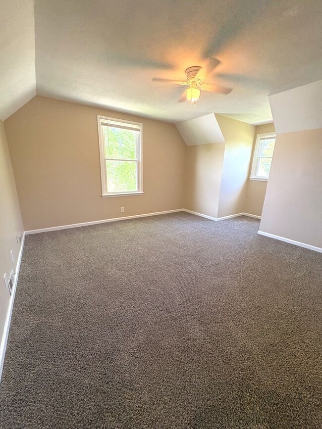 Building Photo - JUST REDUCED!!! Charming 3 Bedroom Home in the Heart of Clarksville - Now Available!