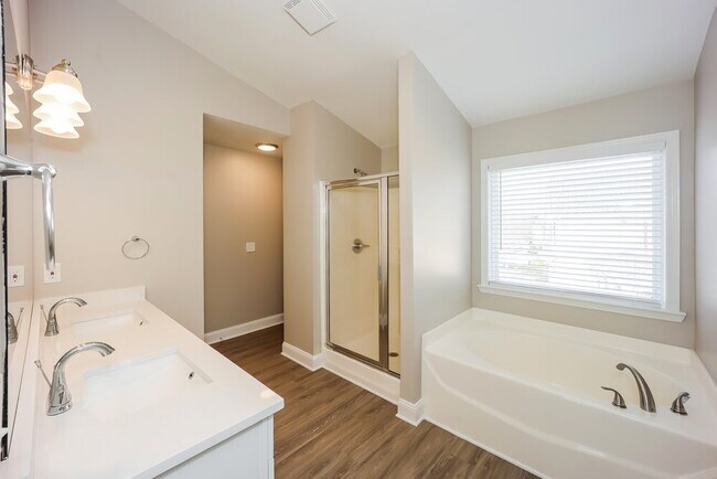 Building Photo - 10 Carlisle St