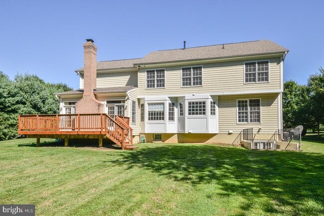Building Photo - 855 Charwhit Ct