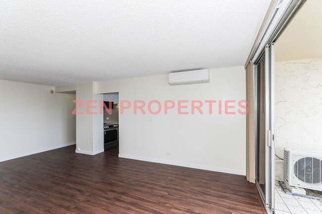 Building Photo - 2 bedroom, 2 bath & 1 parking for rent at Royal Court