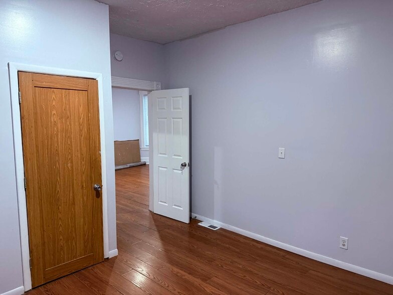 Building Photo - 759 Charles Ave