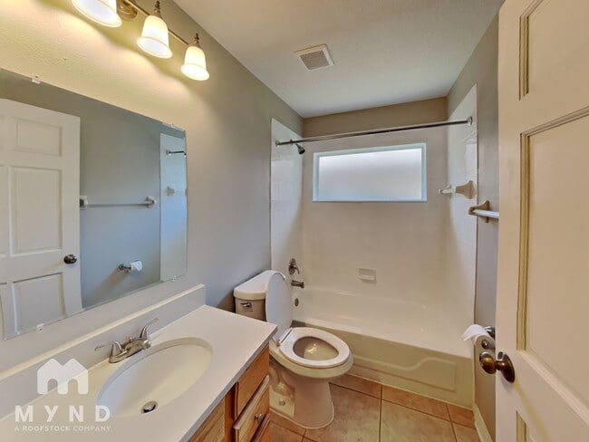 Building Photo - 6041 Spring Creek Ct