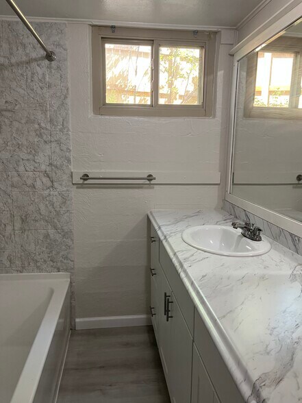 Building Photo - 932 Cheyenne Blvd