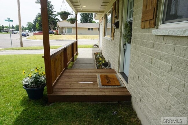 Building Photo - 613 Sykes Dr