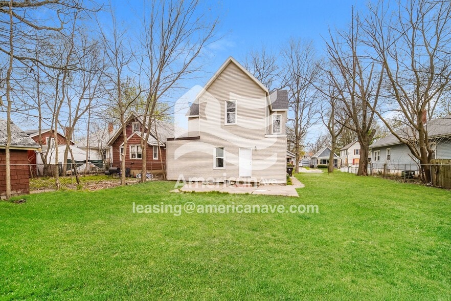 Building Photo - 1319 N Broadway St