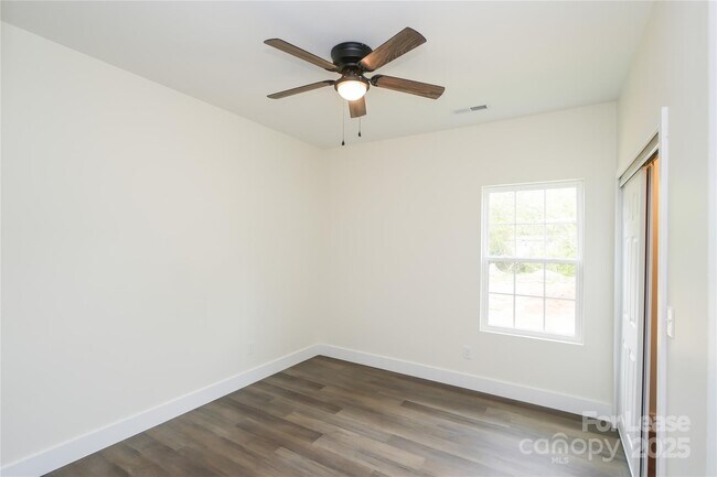 Building Photo - 1709 N Clay St