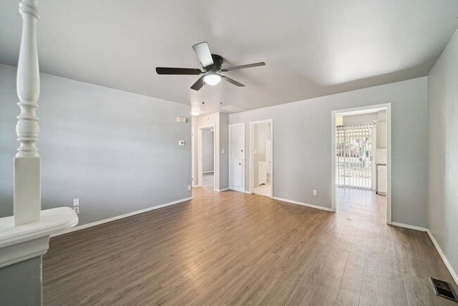 Building Photo - Adorable Home in Midtown!