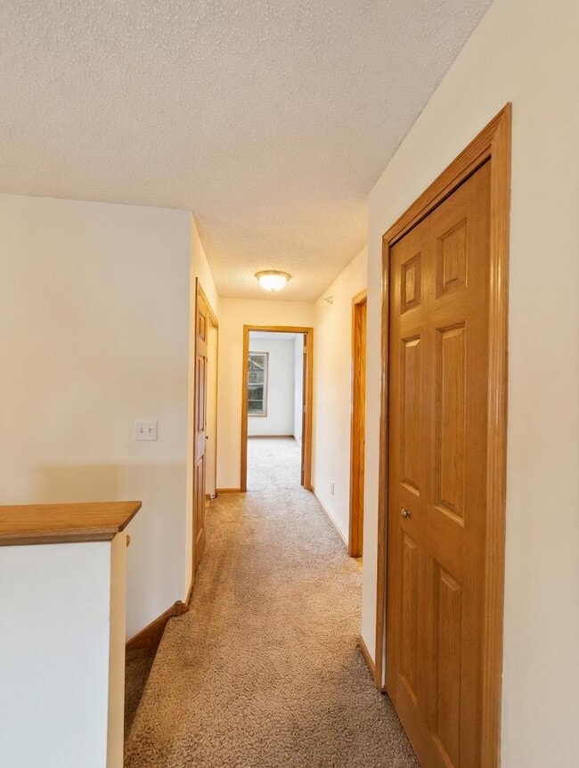 Building Photo - Rare 2bed + Loft Townhome in Maple Grove