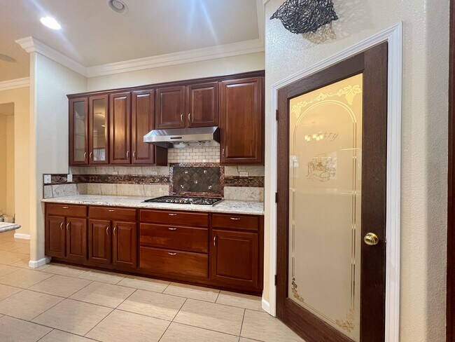 Building Photo - Spacious Single Story Three Bedroom Home