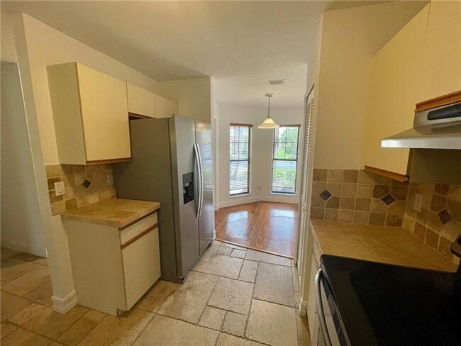 Building Photo - 10253 Riverbend Terrace