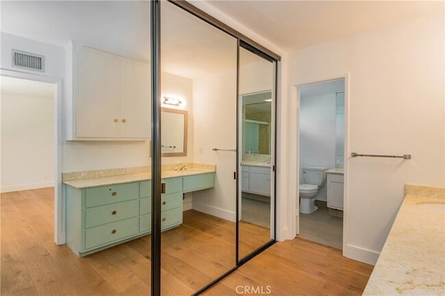 Building Photo - 13104 Magnolia Blvd