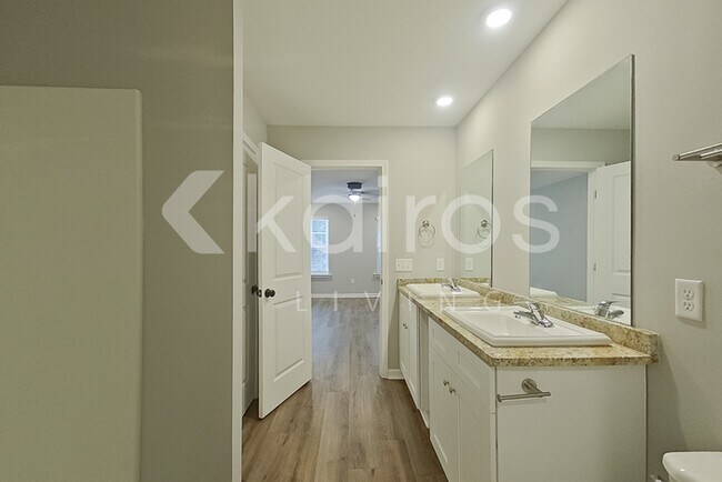 Building Photo - 121 Cottage Grove Rd