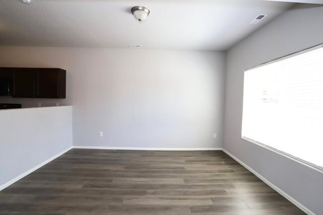 Building Photo - Welcome Home to Comfort & Convenience!