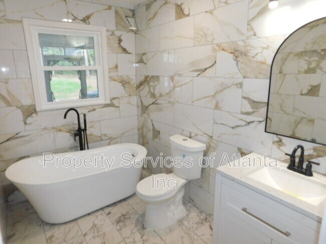 Building Photo - 4850 Lehigh Dr