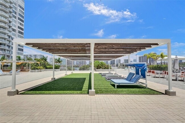 Building Photo - 18031 Biscayne Blvd