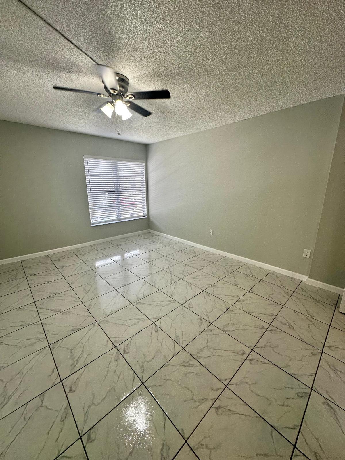 Building Photo - 4158 Inverrary Dr