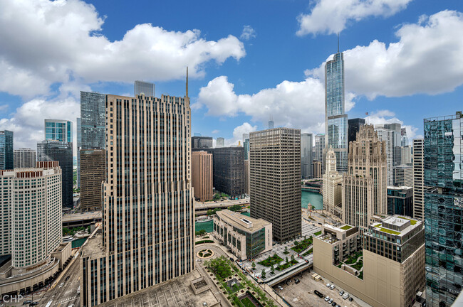 Building Photo - 240 E Illinois St