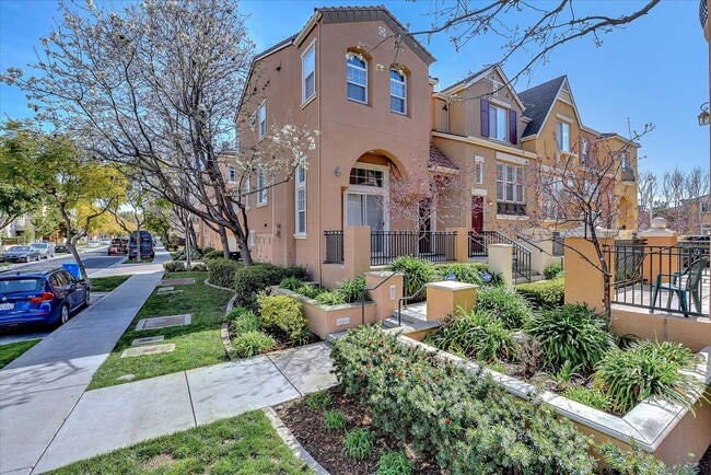 Building Photo - PRIME CORNER HOME NEAR TRAILS LIGHT-FILLED...