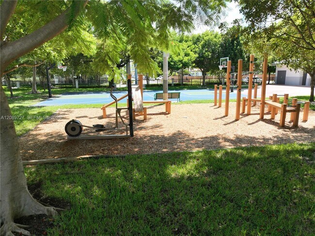 Building Photo - 925 Stillwater Dr