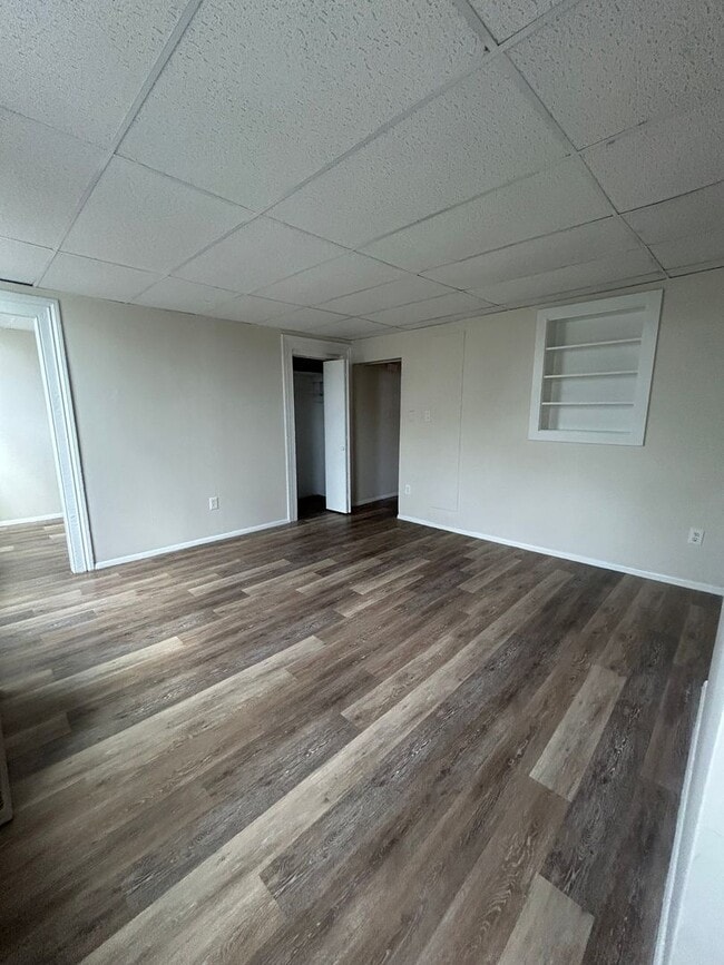 Building Photo - 305 23rd St