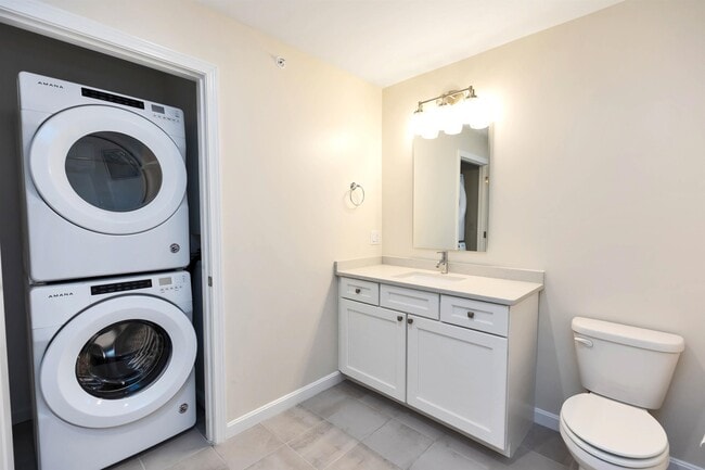 Building Photo - 240 Knollwood Way