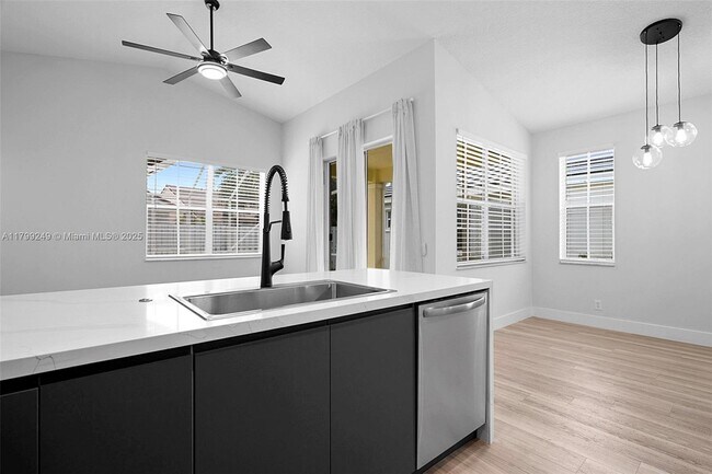 Building Photo - 824 Sand Creek Cir