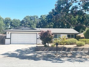 Building Photo - Charming 3/2 Gilroy