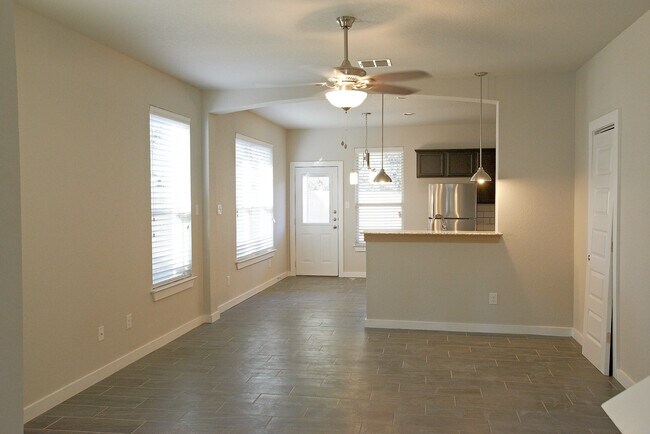 Building Photo - 7110 Faith Wy